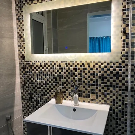 3 Floors House With Jacuzzi Semesterbostad *