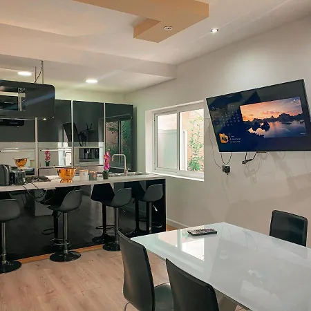 בית נופש 3 Floors House With Jacuzzi *