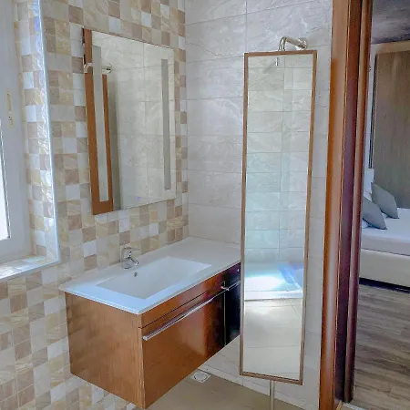 בית נופש 3 Floors House With Jacuzzi *